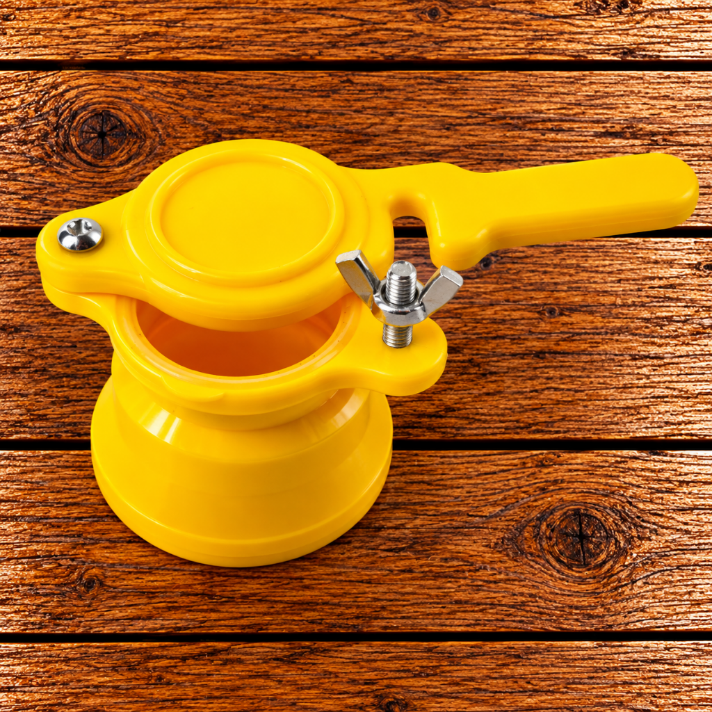 Plastic honey gate for controlling honey flow during bottling and transferring, well suited for 5-gallon buckets