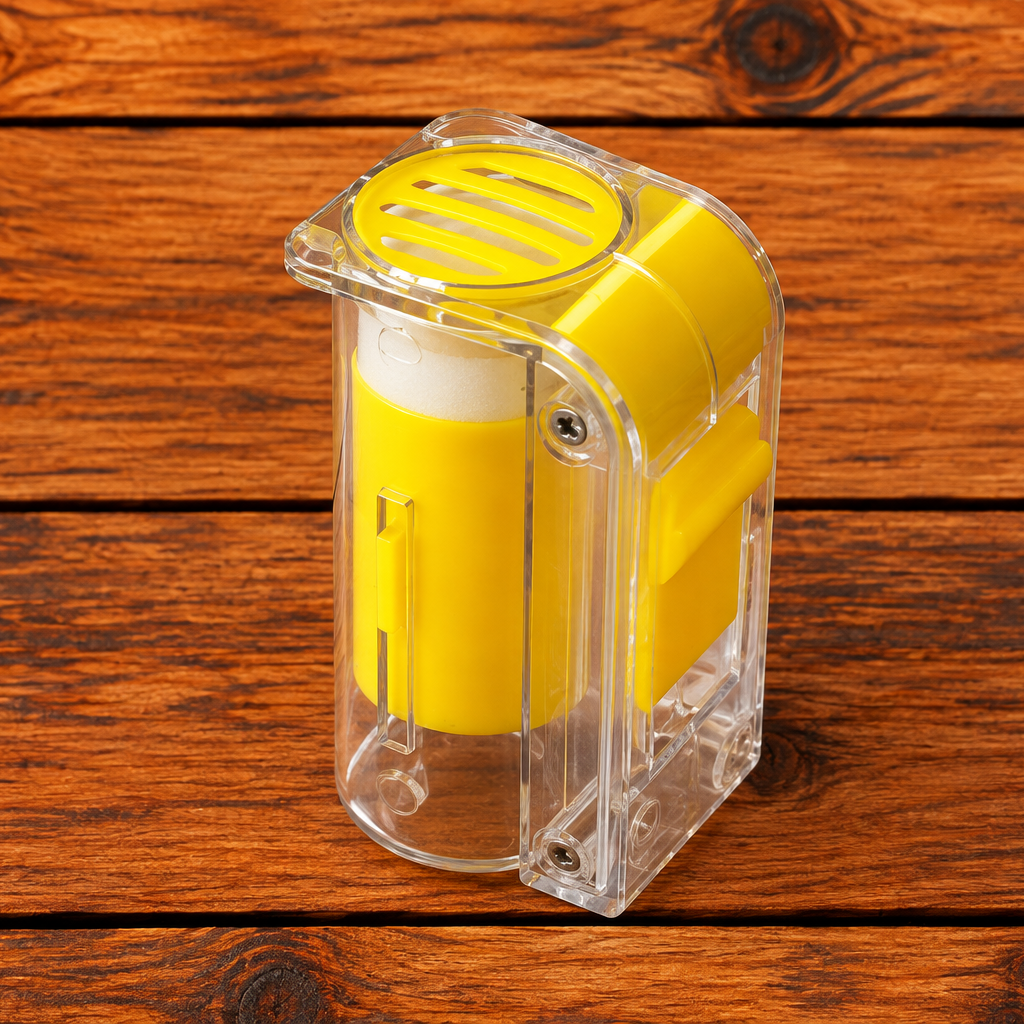 One-handed queen catcher for safely handling queen bees