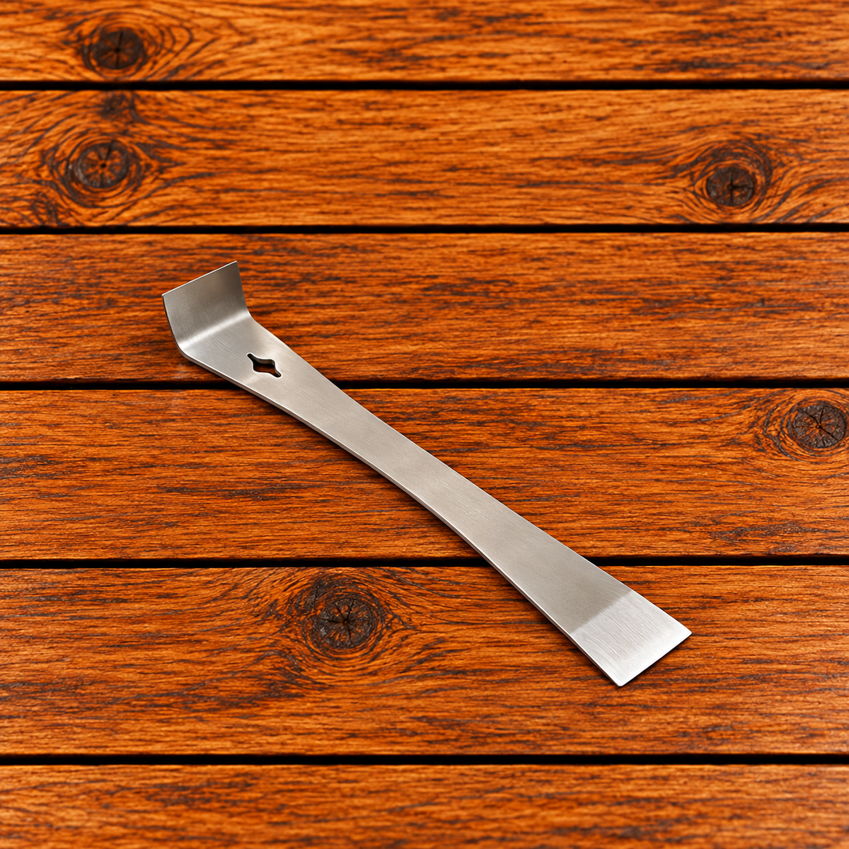 Regular beekeeping hive tool for opening hives, separating frames and scraping propolis